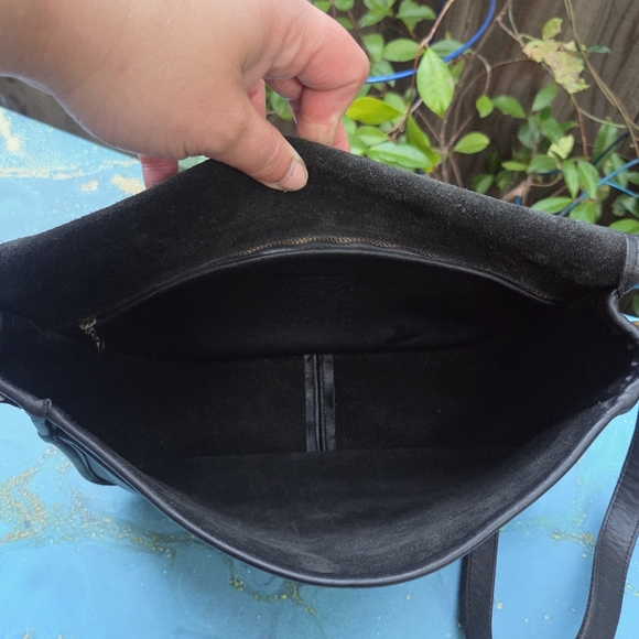 1970s Coach City Bag Black Leather Turnlock Vintage Crossbody. #9790 - Picture 11 of 13